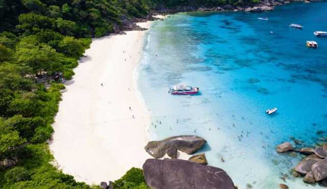 טיול יום לאיי סימילאן בספידבוט Similan Islands Day Trip - גן עדן של מים צלולים וחול לבן