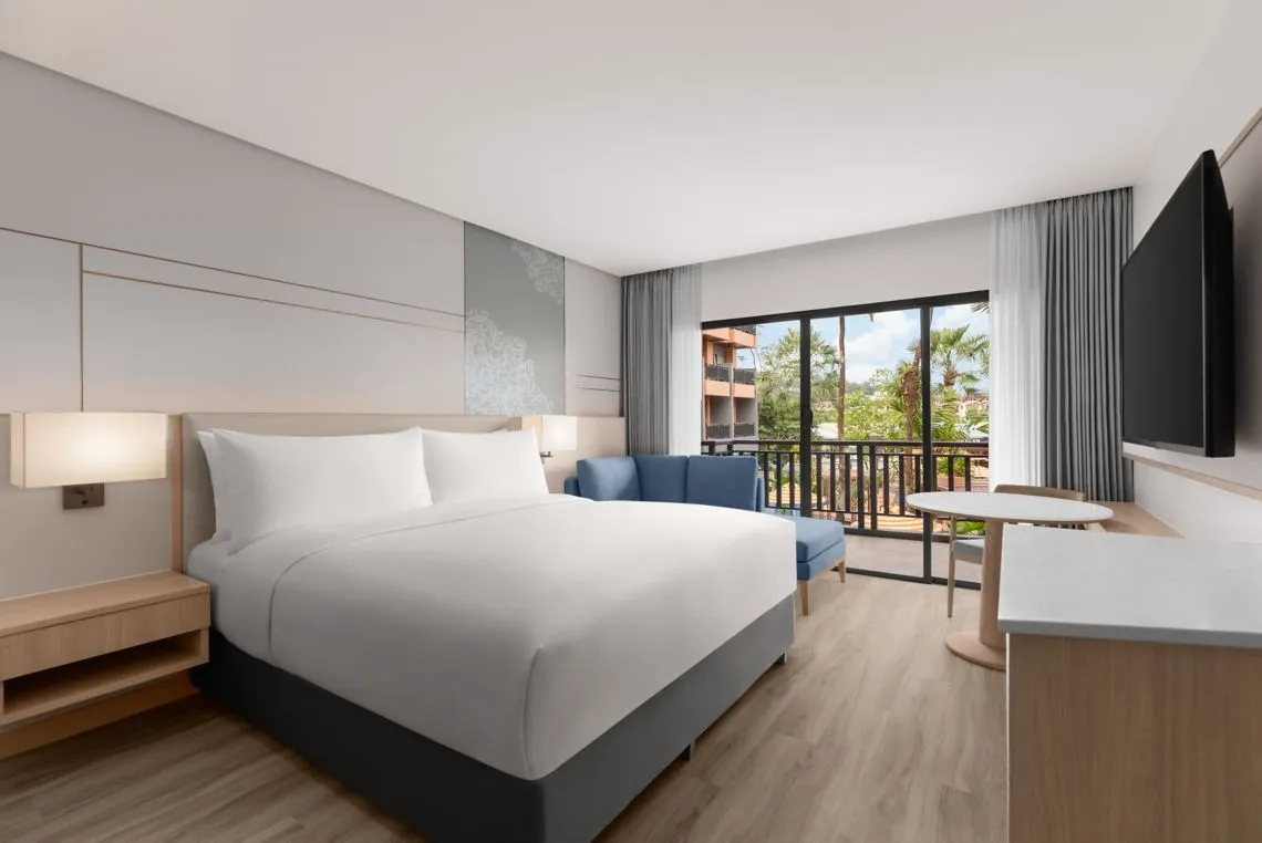 Premier, Guest room, Pool view - קורטיארד מריוט פאטונג פוקט | Courtyard by Marriott Phuket Patong Beach Resort - תמונה ראשית