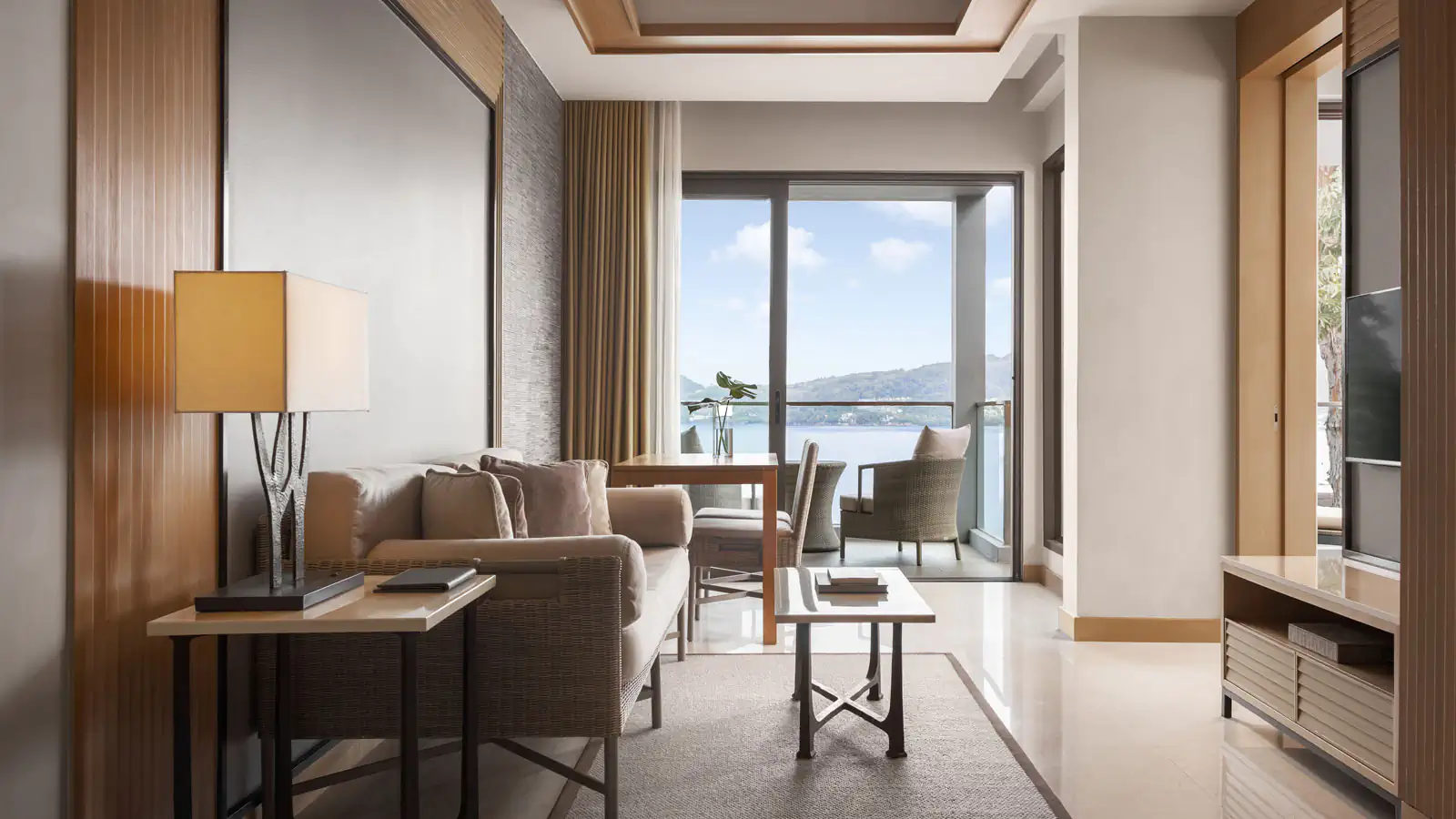 Club One Bedroom Suite Ocean View Balcony - אמארי פוקט | Amari Phuket - תמונה 3