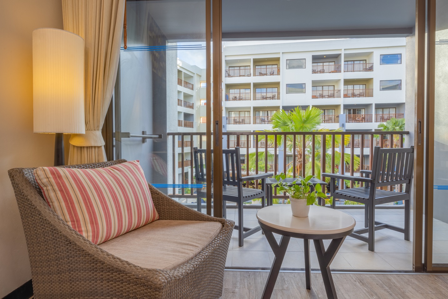 Deluxe Room - דיבאנה פלאזה פוקט | Deevana Plaza Phuket - תמונה 2