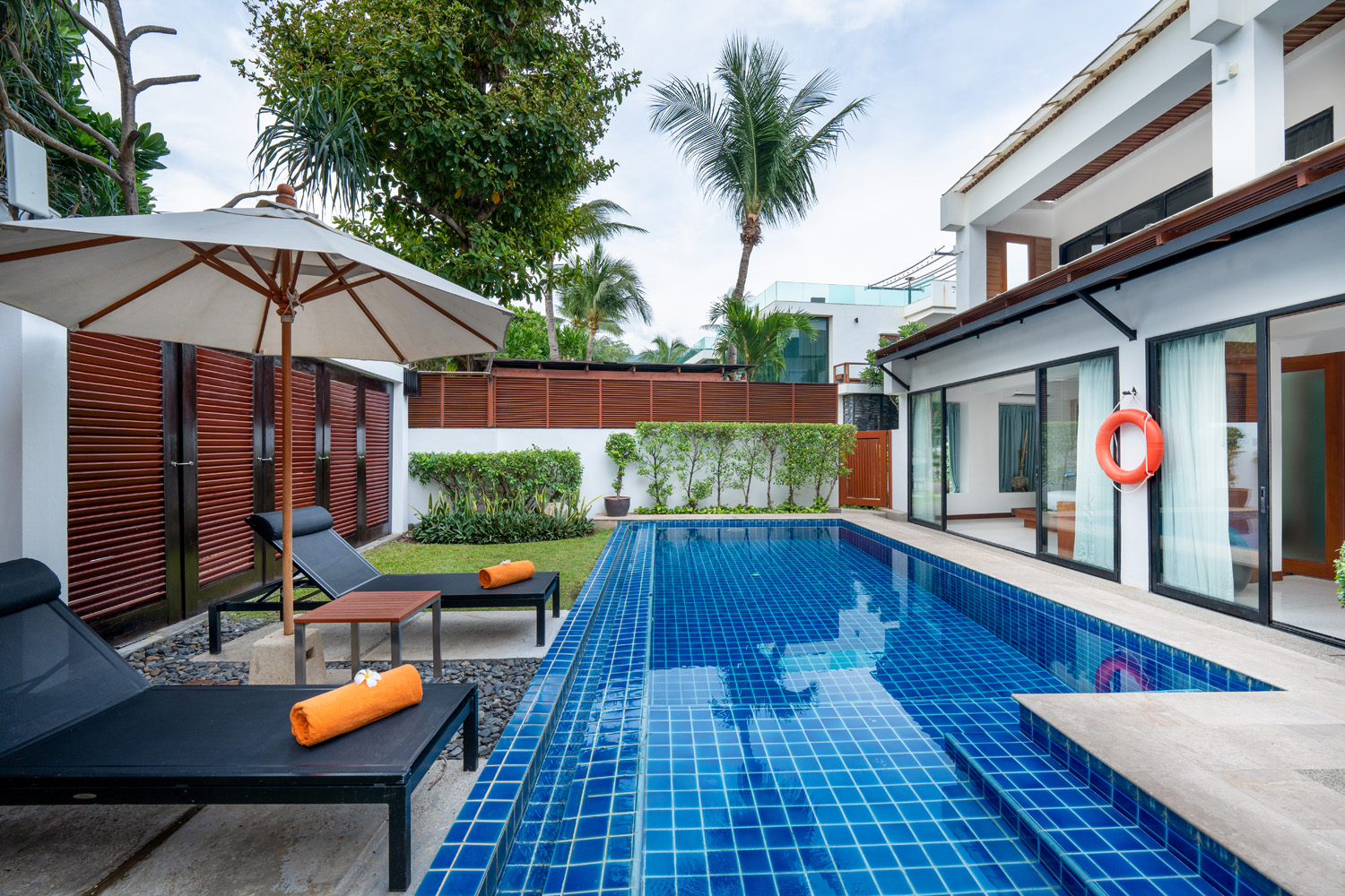 Beachfront Grand Pool Villa 2 Beds - לה פלורה ריזורט פטונג | La Flora Resort Patong - תמונה 2