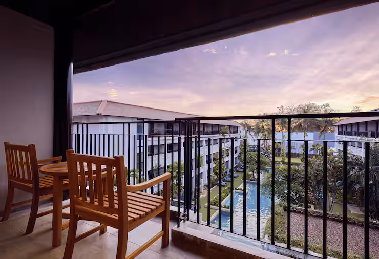 Deluxe Room with Balcony - דאבל טרי מבית הילטון פוקט באן-תאי | DoubleTree by Hilton Phuket Banthai Resort - תמונה ראשית
