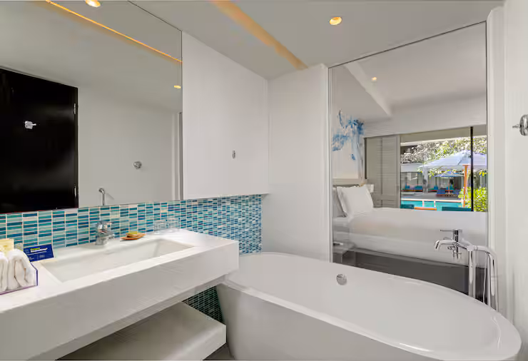 Deluxe Room Pool Side - דאבל טרי מבית הילטון פוקט באן-תאי | DoubleTree by Hilton Phuket Banthai Resort - תמונה 2