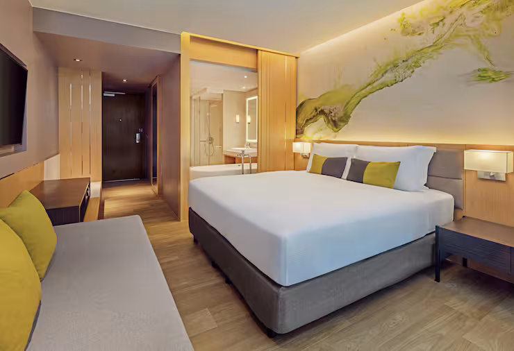 King Deluxe Room with Pool Access - דאבל טרי מבית הילטון פוקט באן-תאי | DoubleTree by Hilton Phuket Banthai Resort - תמונה 2
