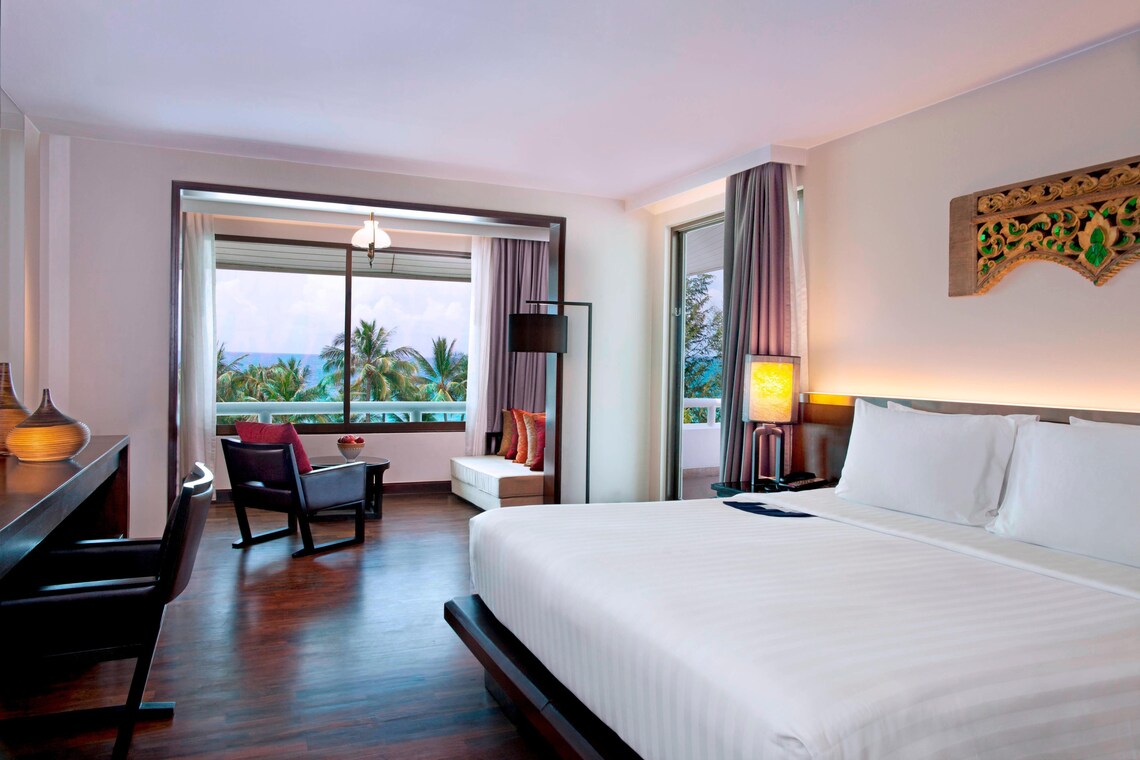 Guest room ocean view terrace - לה מרידיאן פוקט ביץ' ריזורט | Le Méridien Phuket Beach Resort - תמונה 3