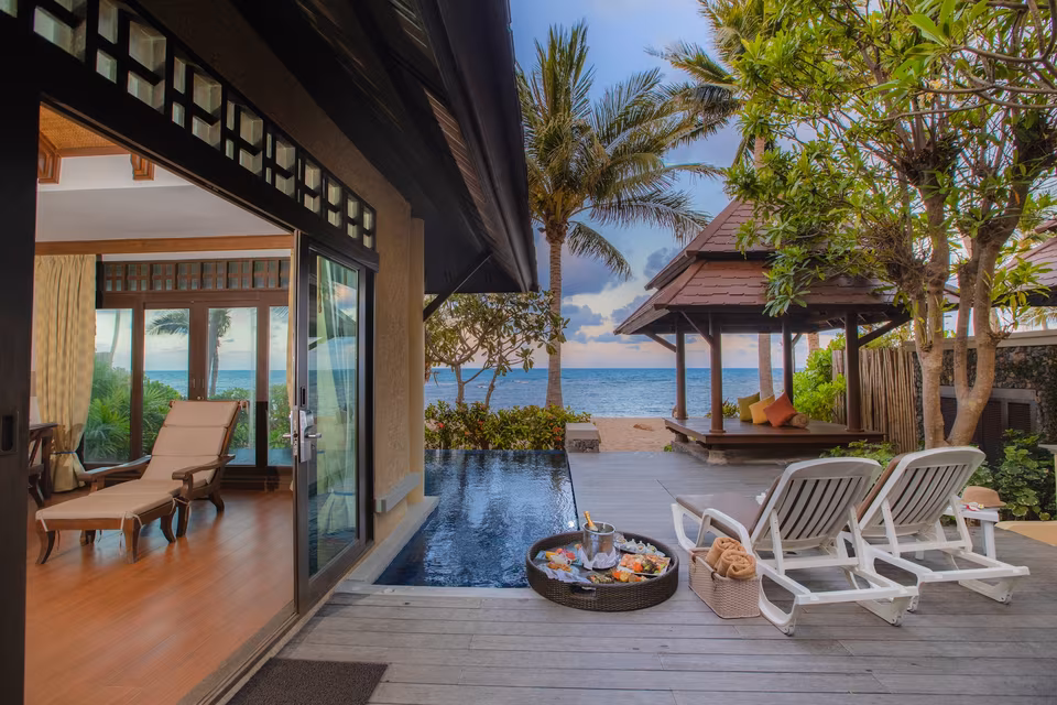 Beachfront Pool Villa Suite - נורה ביץ' ריזורט וספא קוסמוי | Nora Beach Resort & Spa - תמונה 2