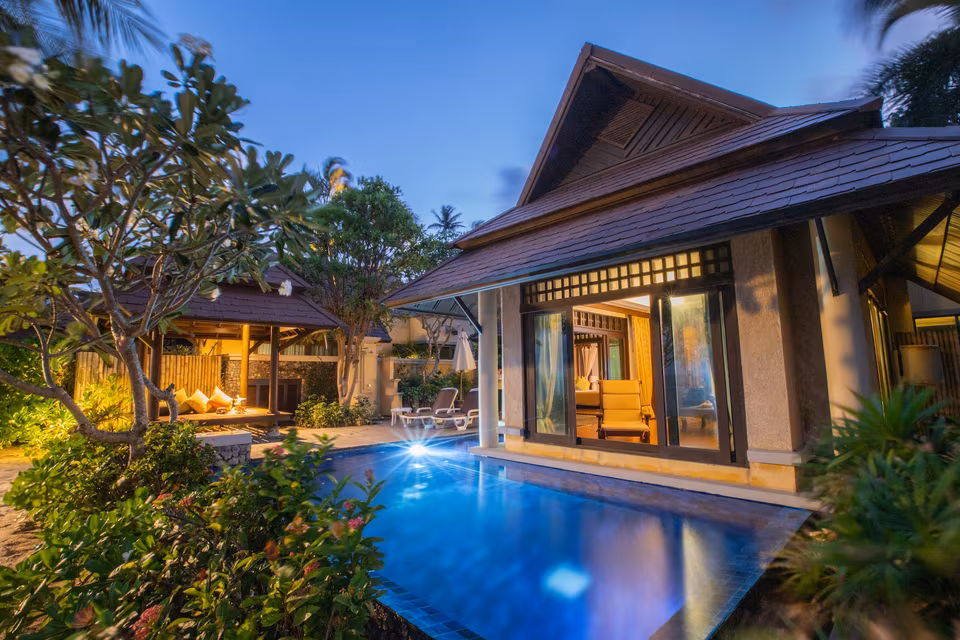 Beachfront Pool Villa Suite - נורה ביץ' ריזורט וספא קוסמוי | Nora Beach Resort & Spa - תמונה 3