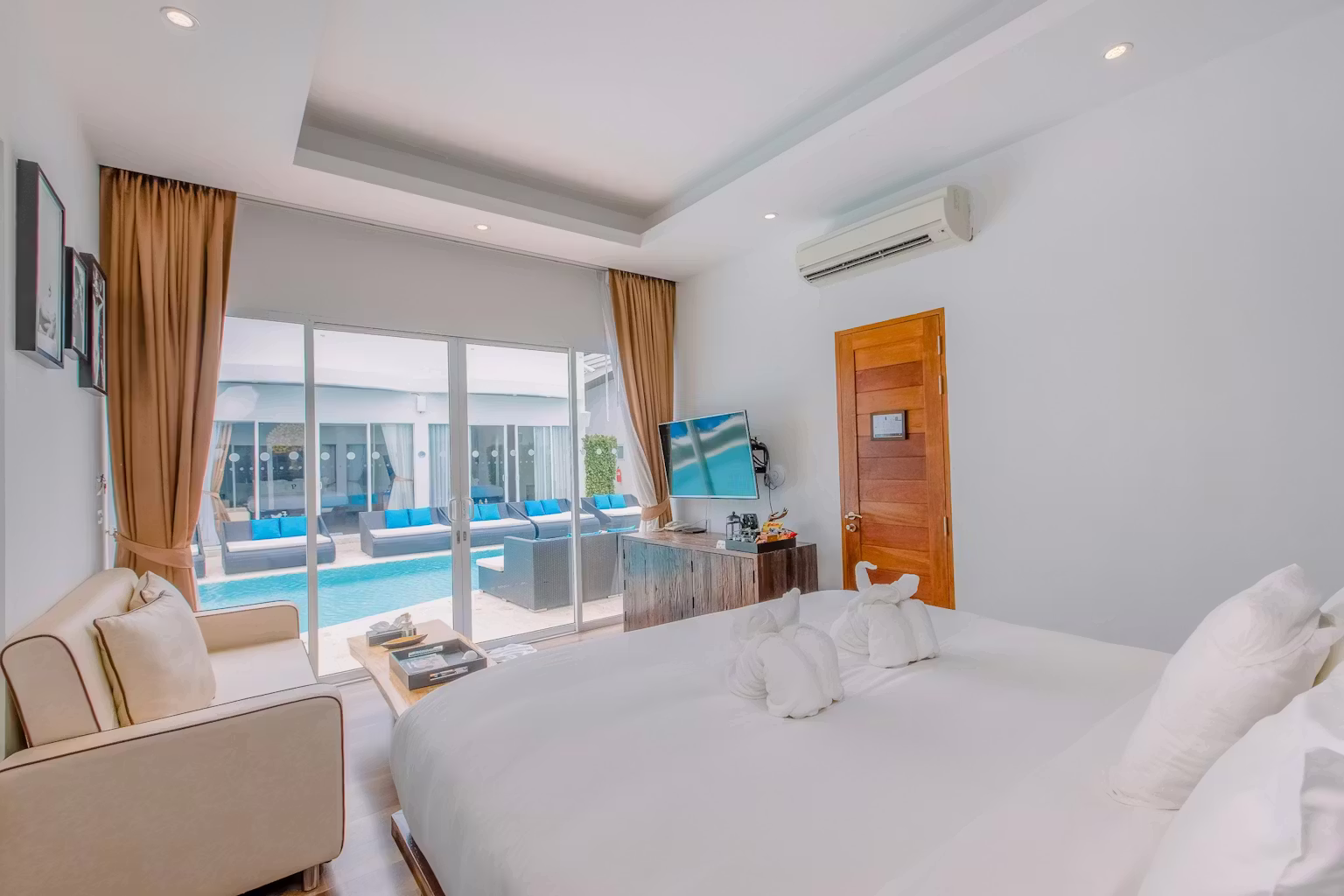 Deluxe Pool Access - דה פריווילג' עזרא ביץ' קלאב | The Privilege Hotel EZRA Beach Club - תמונה 2